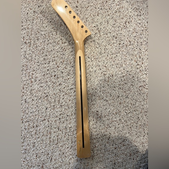 Custom style Banana Head Stock Maple Neck & Fretboard. - Picture 2 of 5